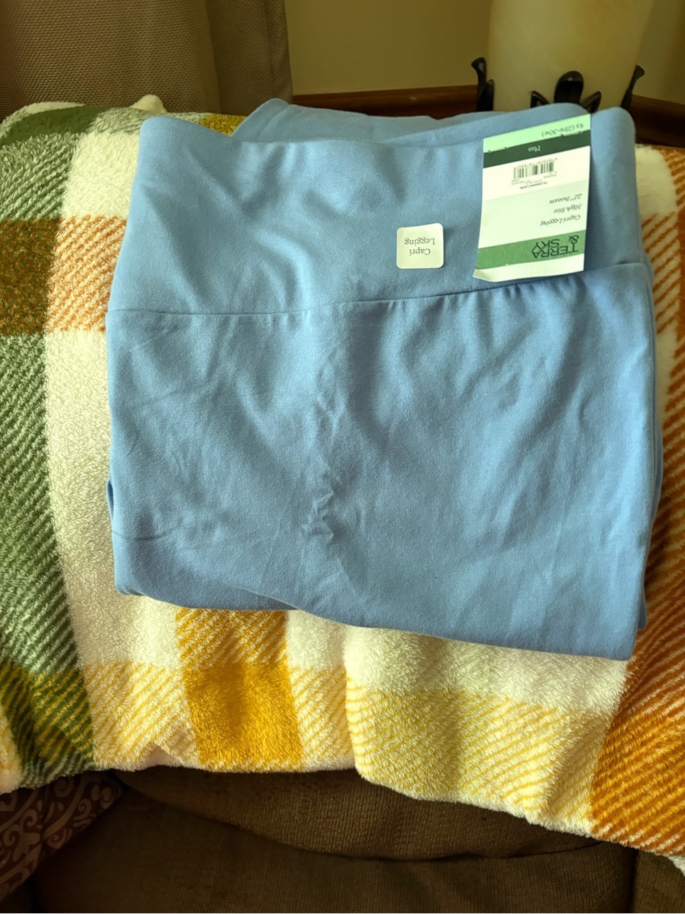 WMS Capri Legging soft , light blue . Sz 4x (28-30in), inseam 22 inches , NWT - Picture 2 of 3